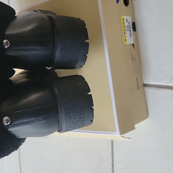 Michael Kors winter putnam bootie - Picture 3 of 4